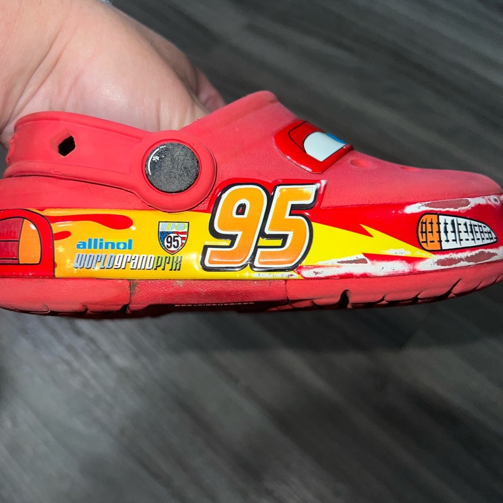 Lightning McQueen Crocs - Picture 4 of 5